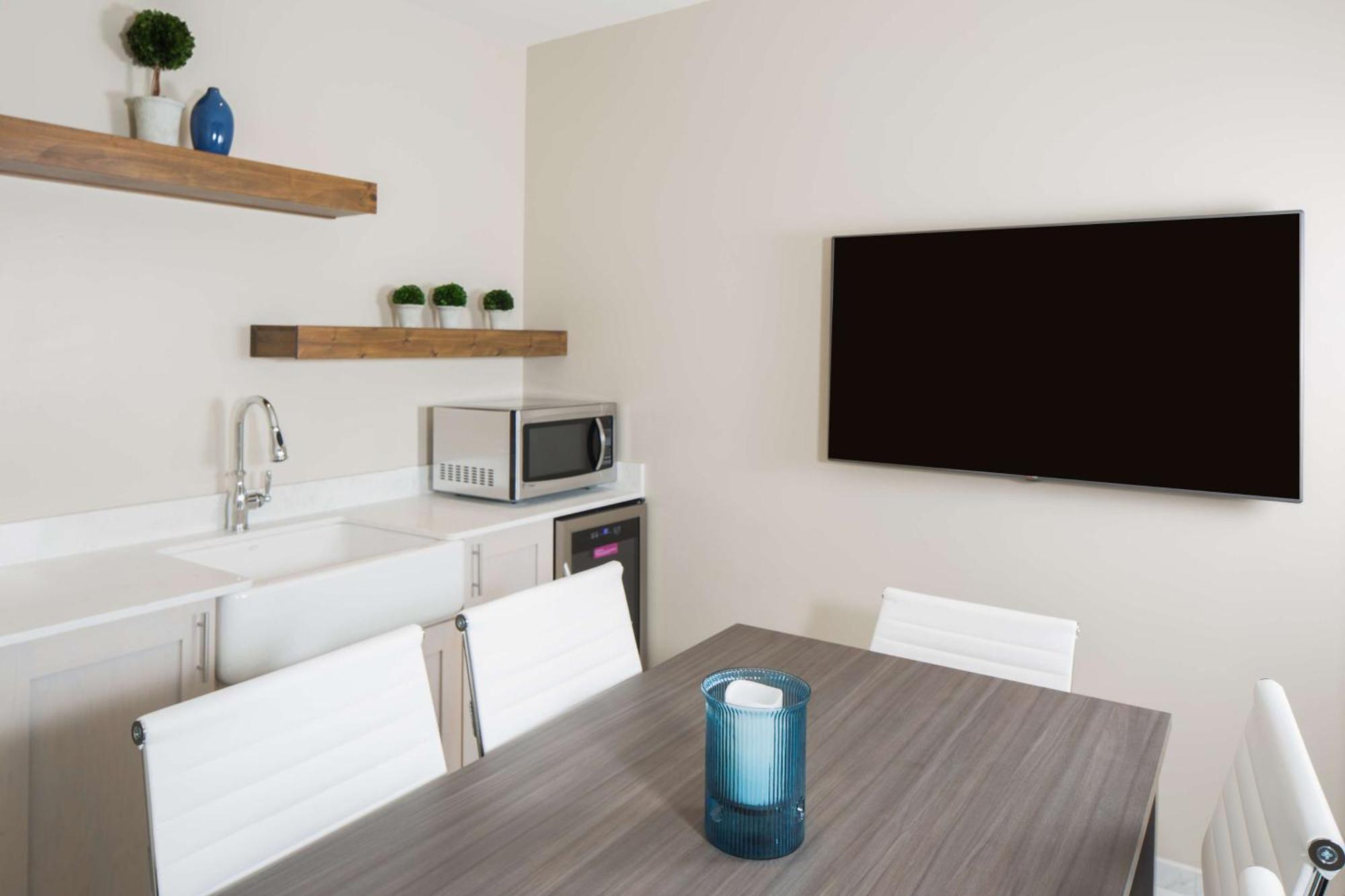 Hotel Renovo Des Moines Urbandale,Tapestry Collection Hilton Luaran gambar